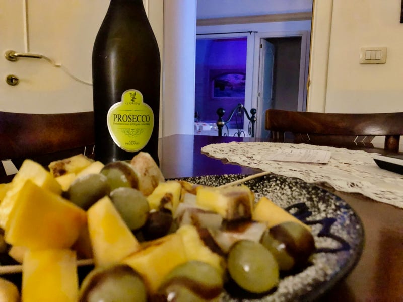 Panoramica di benvenuto con prosecco e frutta aggiuntiva (extra), per i nostri ospiti più esigenti.